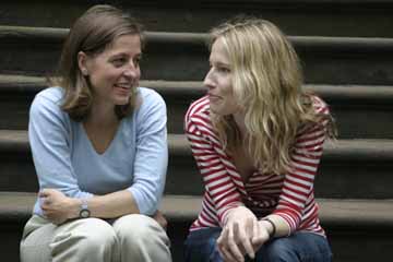 Jennifer Baumgardner and Amy Richards talking on steps.