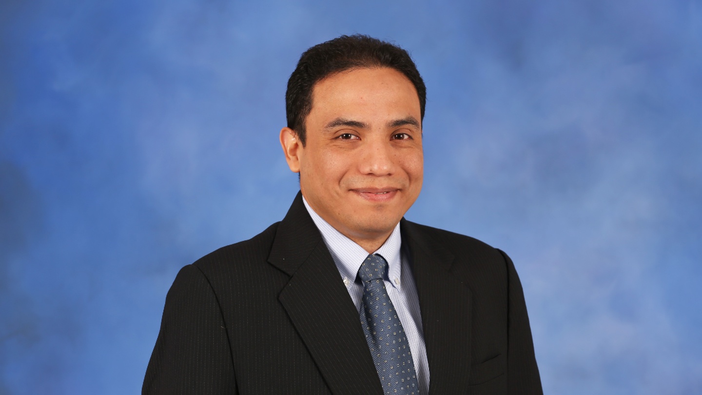 Photo shoot of Dr. Isaac Torres-Díaz, researcher at The University of Alabama in Huntsville (UAH)