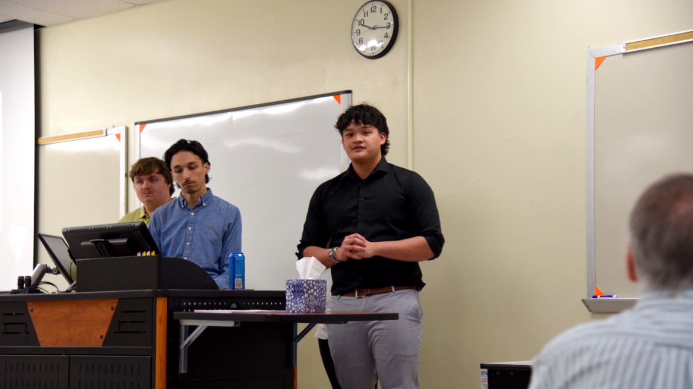 Undergrad Student presenting in class with his team