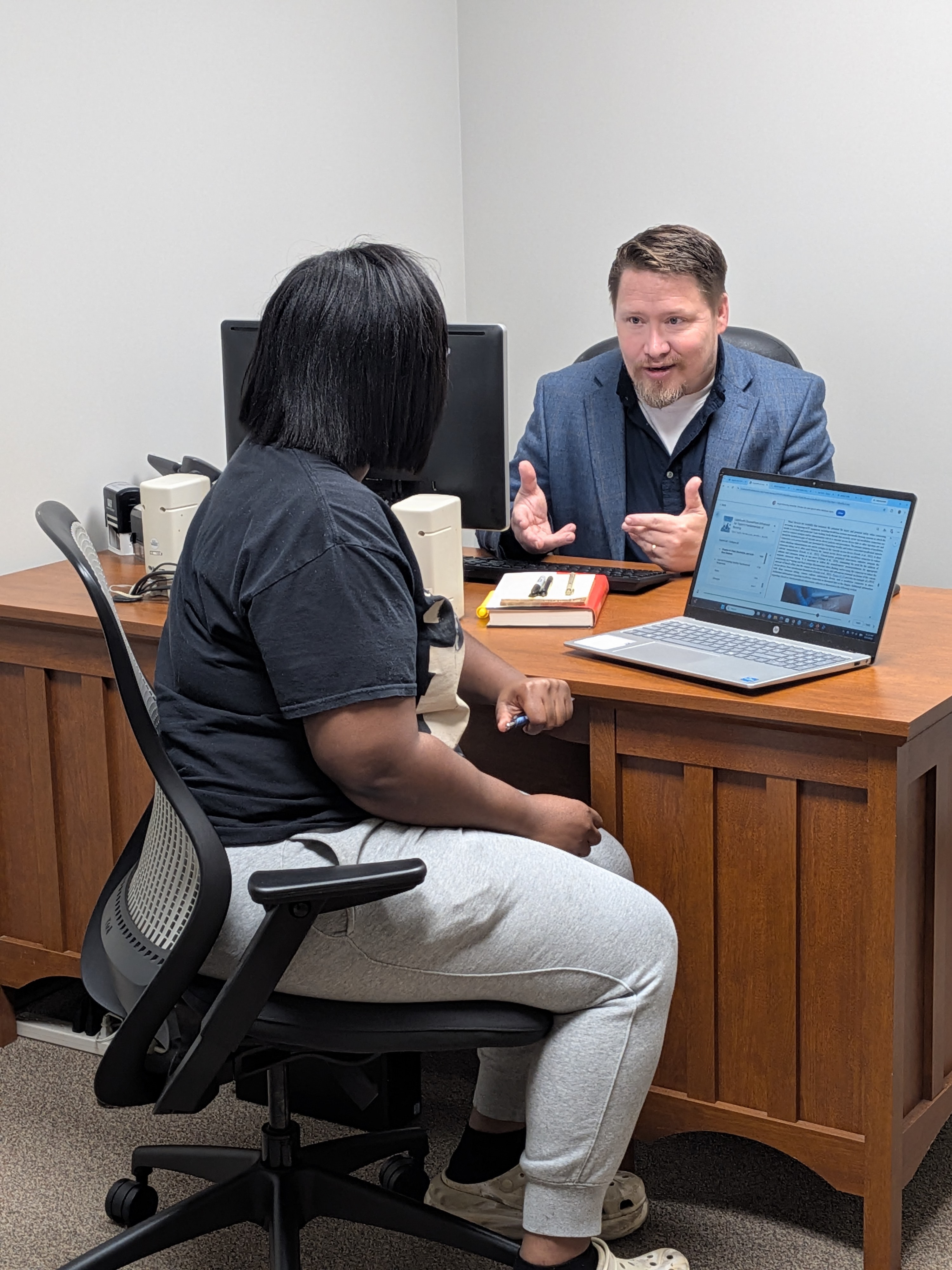 Librarian and student discussing research options during a session in the consultation room