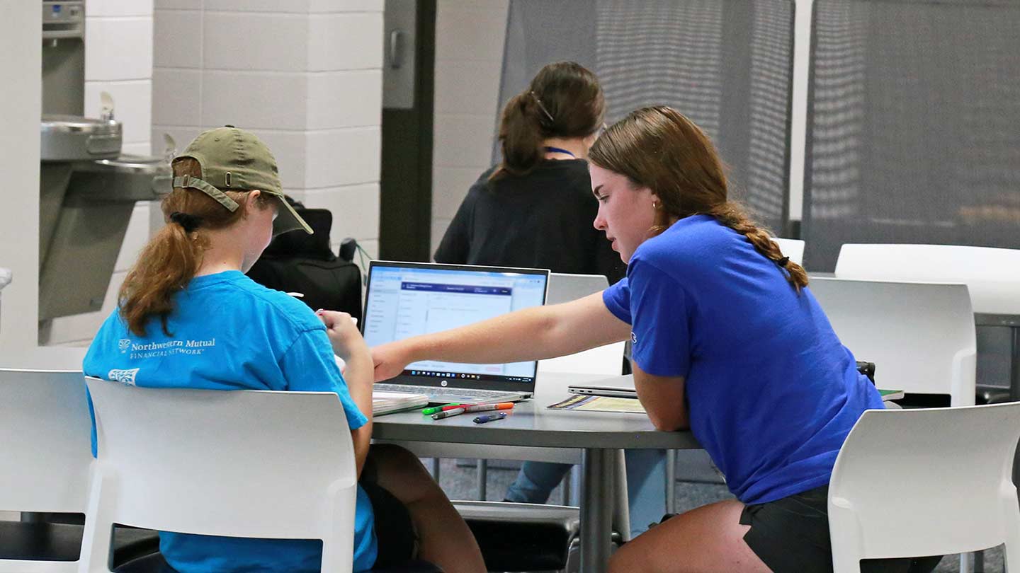 UAH students working in the SSC