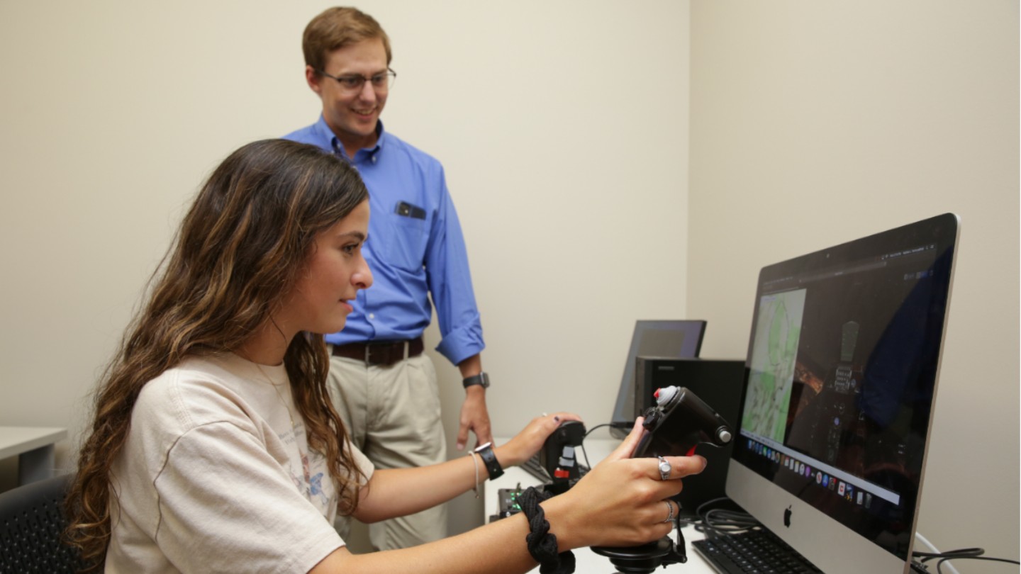 photo of a student and teacher in the uah psychology lab