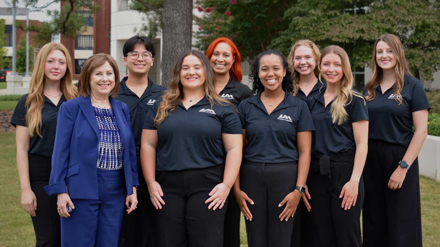 Photo of the UAH Dean of Nursing with the Student Advisory Council to the Dean