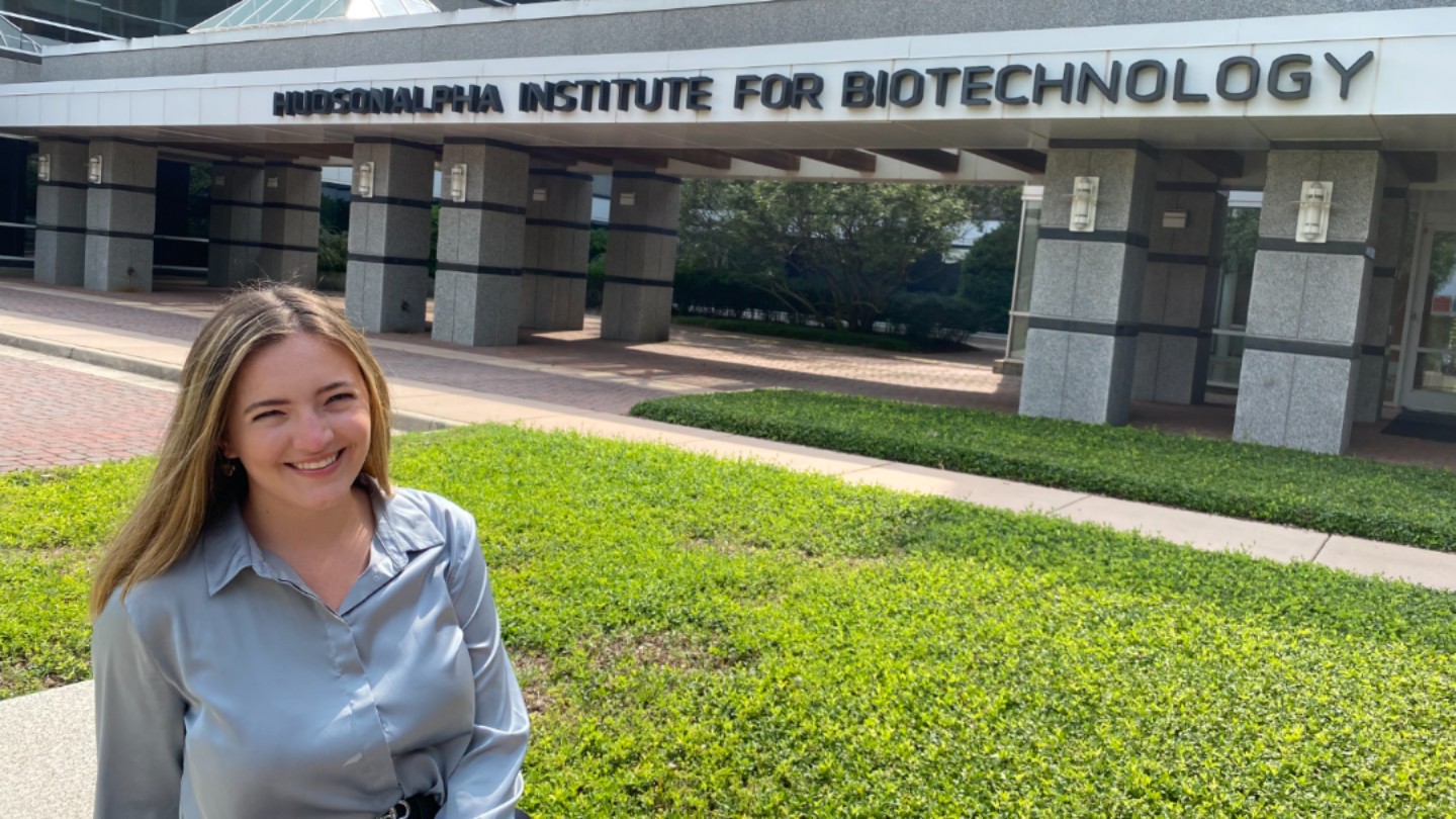 Alexa Nolan takes photo in front of HudsonAlpha Institute for Biotechnology.