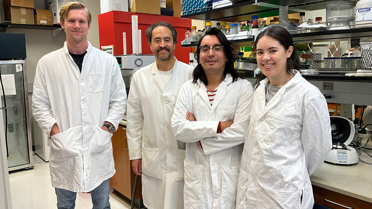 Luis Rogelio Cruz-Vera, Biochemistry Professor, with his lab students