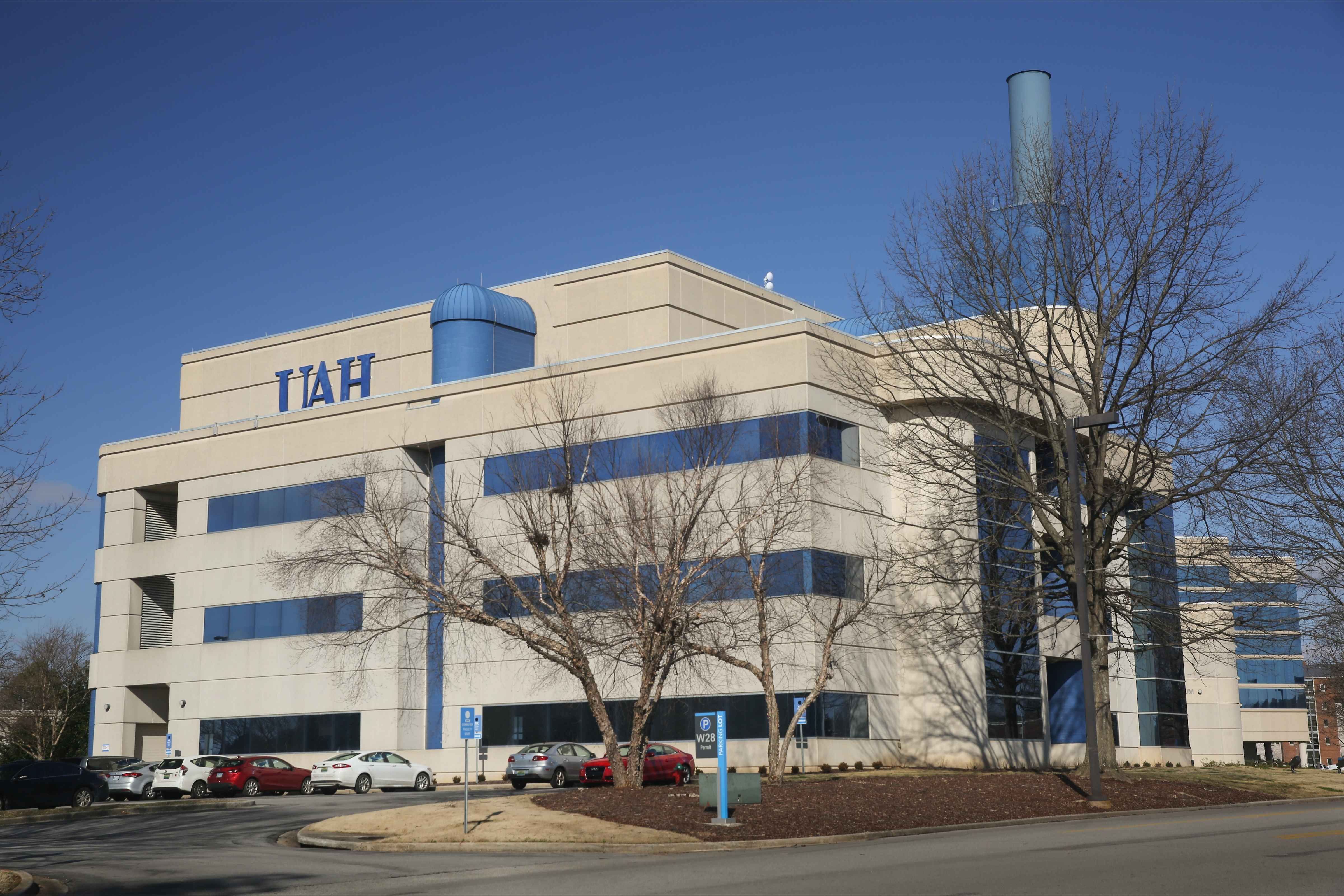 Picture of the materials science building at uah