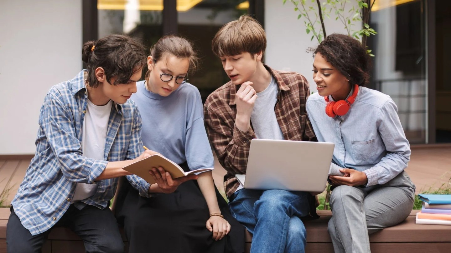 cropped-Students
