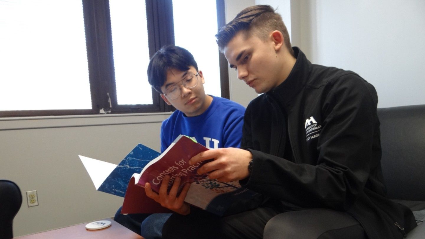 Living Learning Community Students compare notes