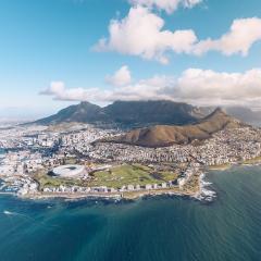 Table-Mountain-and-City-viewCraig-Howesjpg