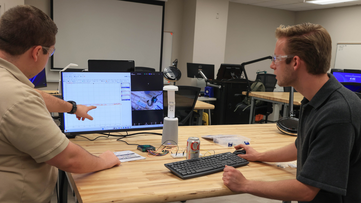 UAH Engineering Technology students collaborate on projects in the lab.