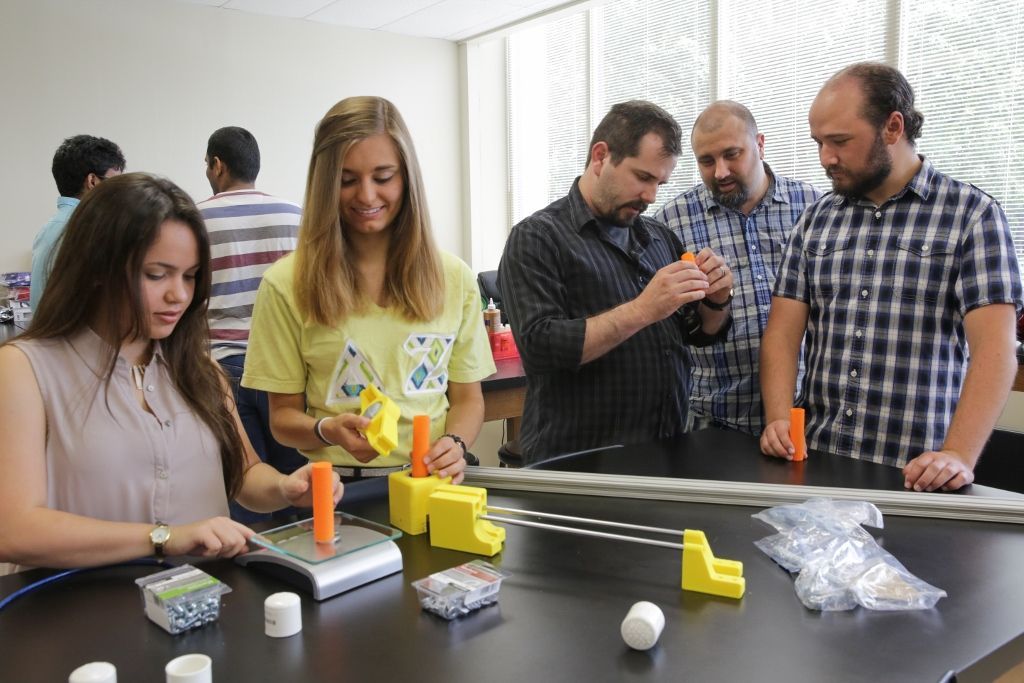 A 3d printing lab