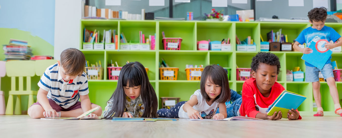 kids reading cropped 938849426