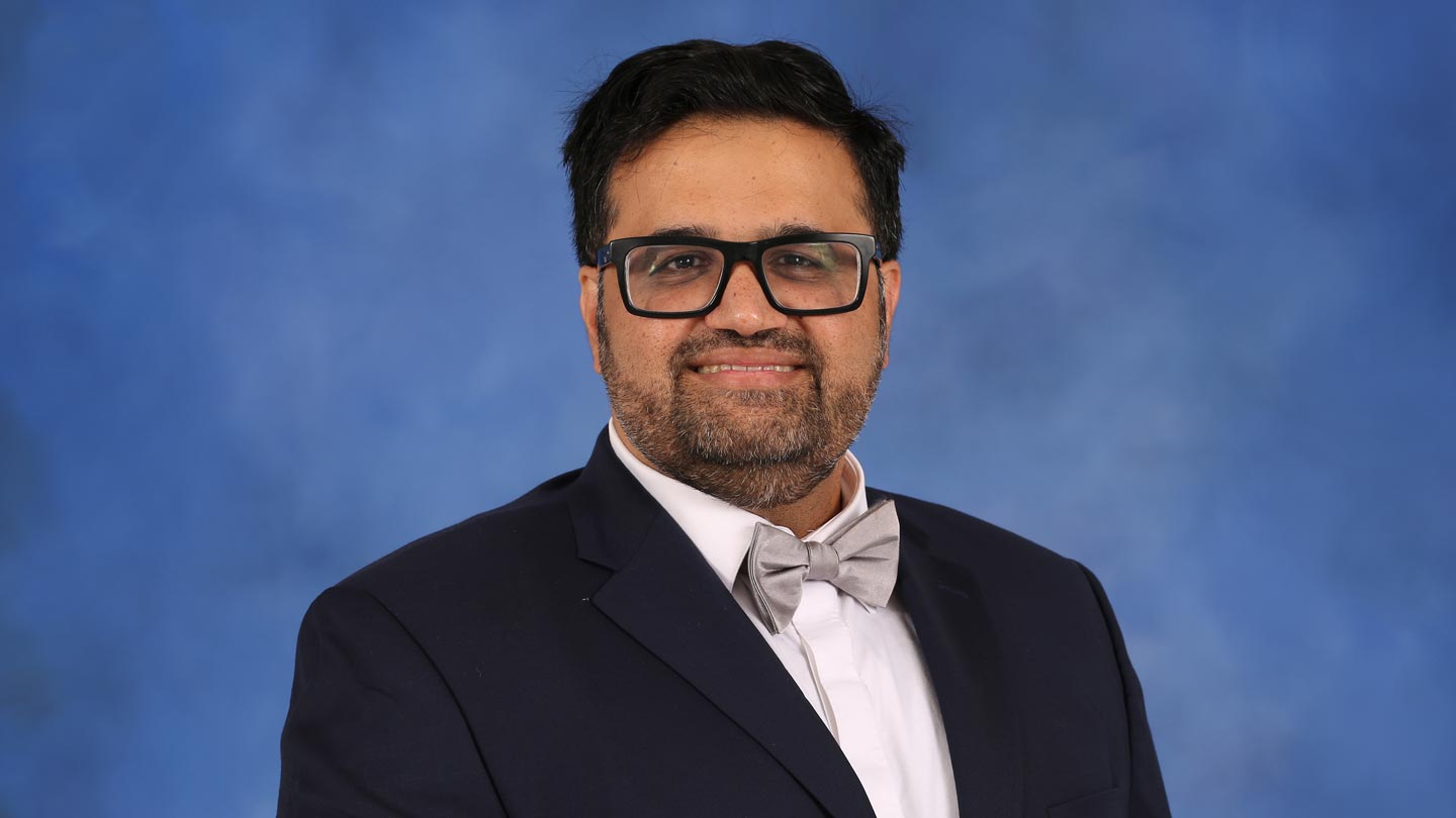 Dr. Farhan Majid