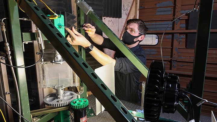 Ben Campbell at work in the UAH Johnson Research Center ?>