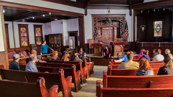 Rabbi Elizabeth Bahar and congregant Margaret Anne Goldsmith shared their personal family histories.