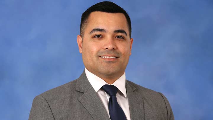 UAH COB graduate Alejandro “Alex” Campos says hard work, networking keys to success 