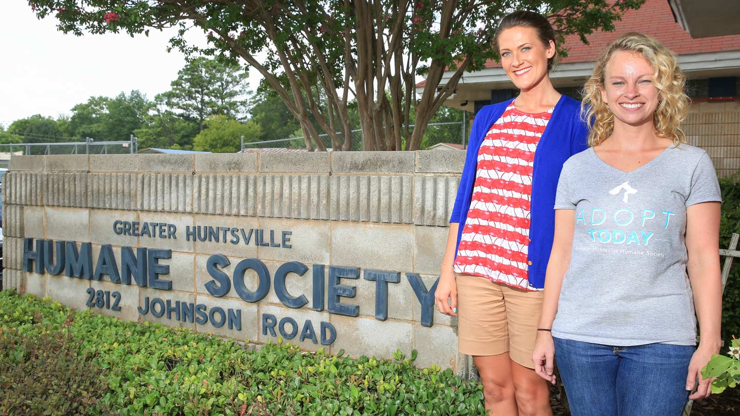 UAH - College of Science - News - Internship at animal shelter helps  prepare two UAH students for future as veterinarians