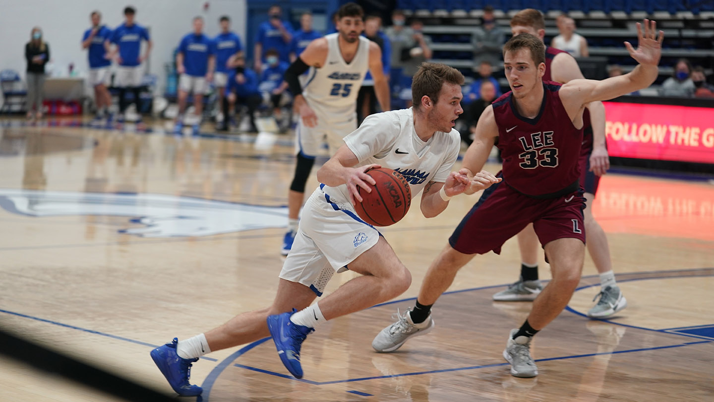 Photo of UAH basketball players